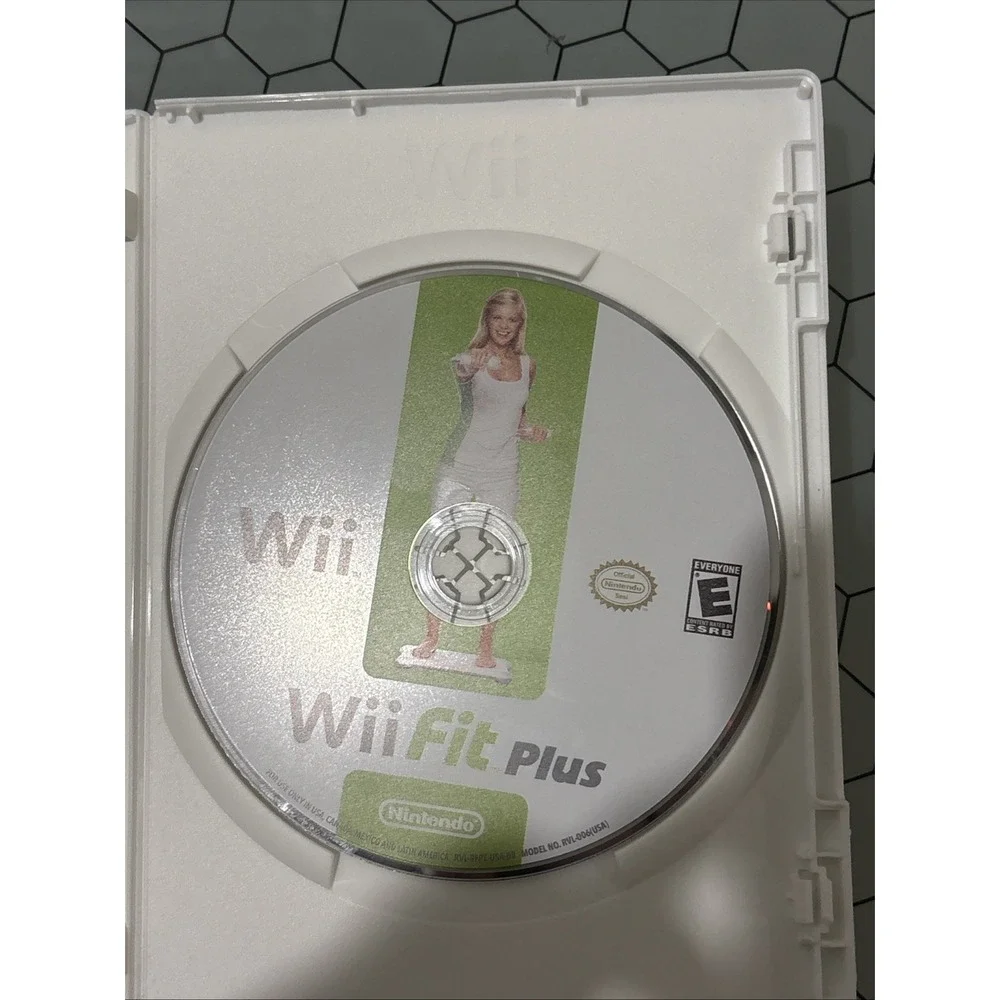 Wii Fit Plus (Nintendo Wii, 2009) VG Condition, Complete w/ manual,‎ TESTED